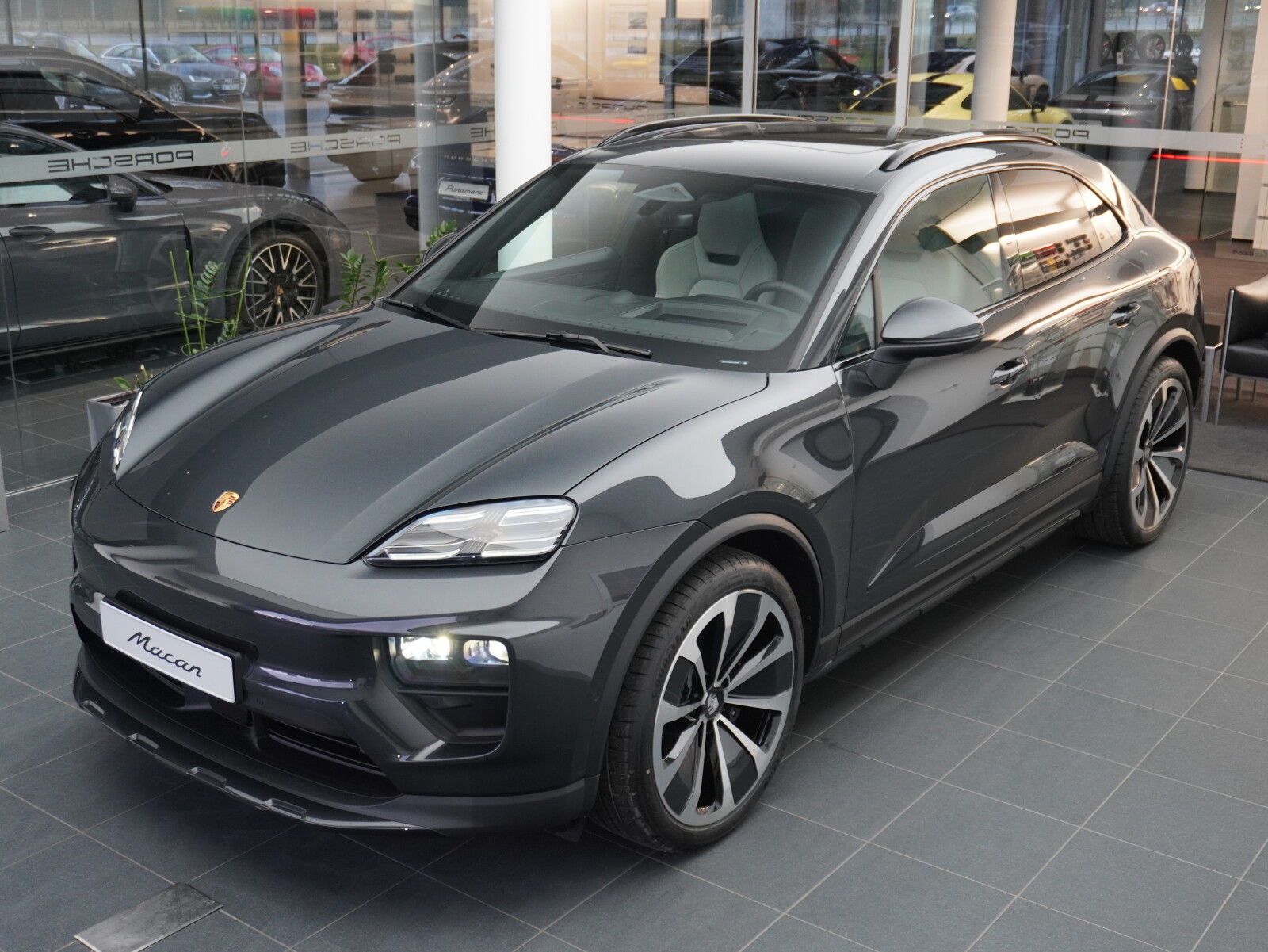 4 Elektryczny 100kWh 408 KM Dostępny Od Ręki!