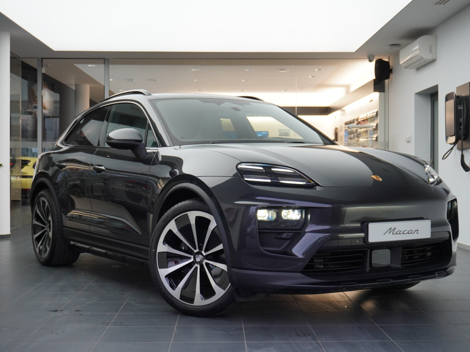 4 Elektryczny 100kWh 408 KM Dostępny Od Ręki!