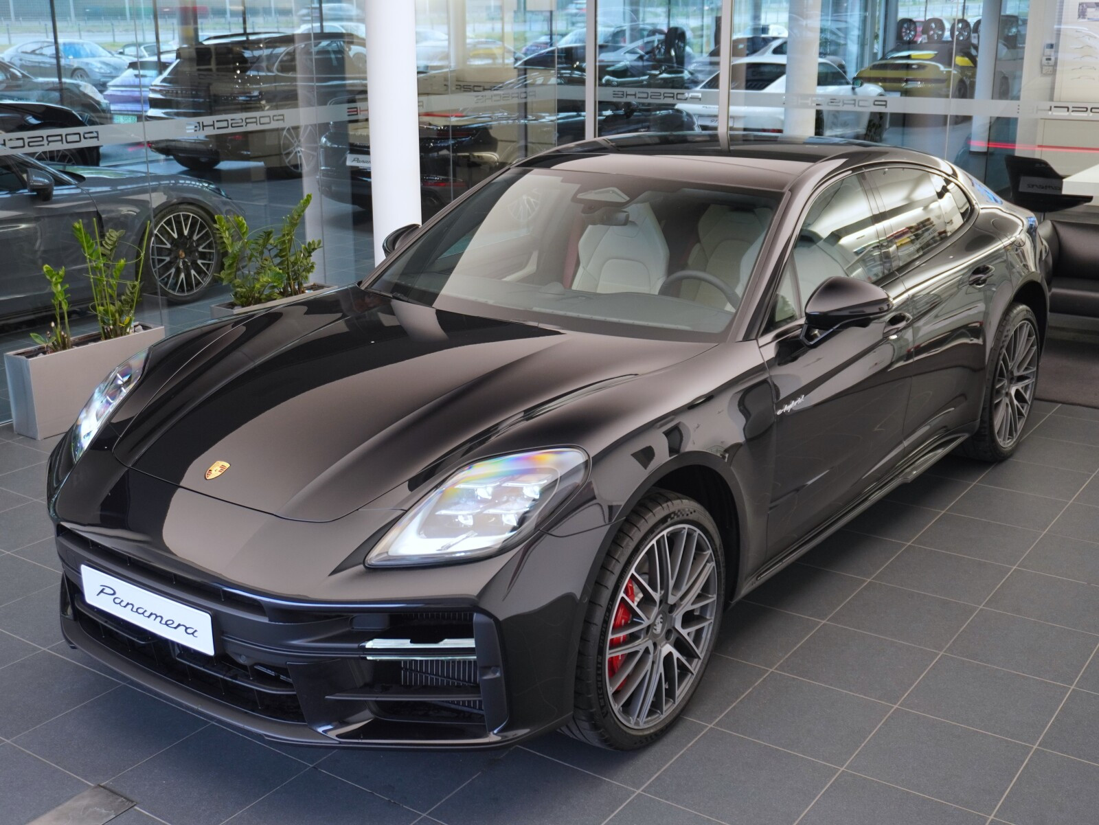 4S E-Hybrid 544 KM
