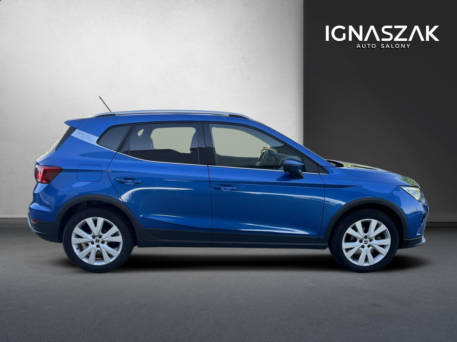 110KM Xperience FULL LED Salon PL
