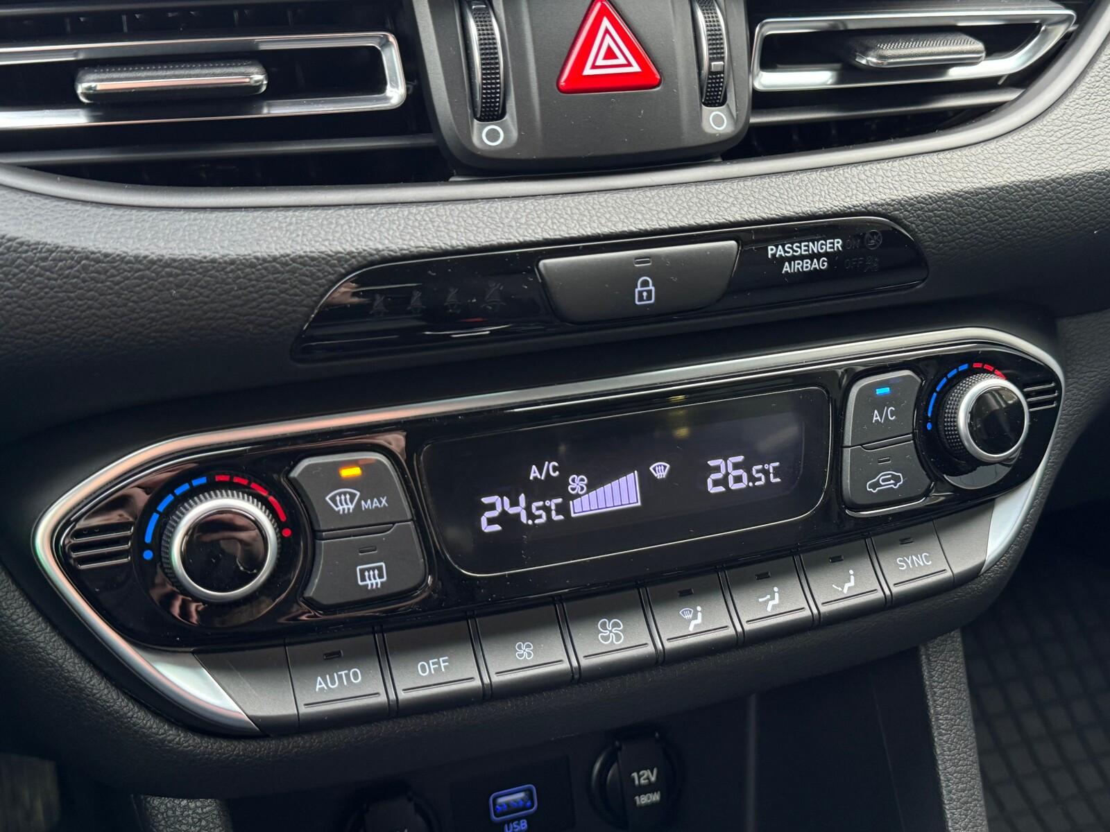 Salon Polska, Faktura VAT 23%, 1.0 T-GDI 120KM, Abyss Black Pearl,DCT