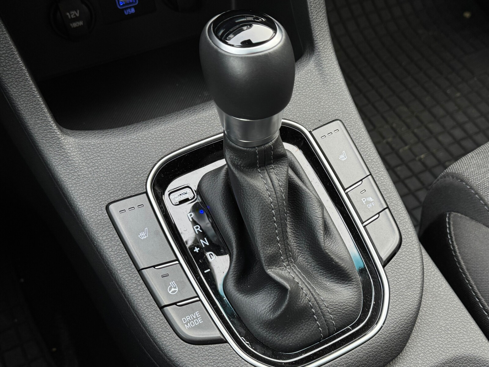 Salon Polska, Faktura VAT 23%, 1.0 T-GDI 120KM, Abyss Black Pearl,DCT