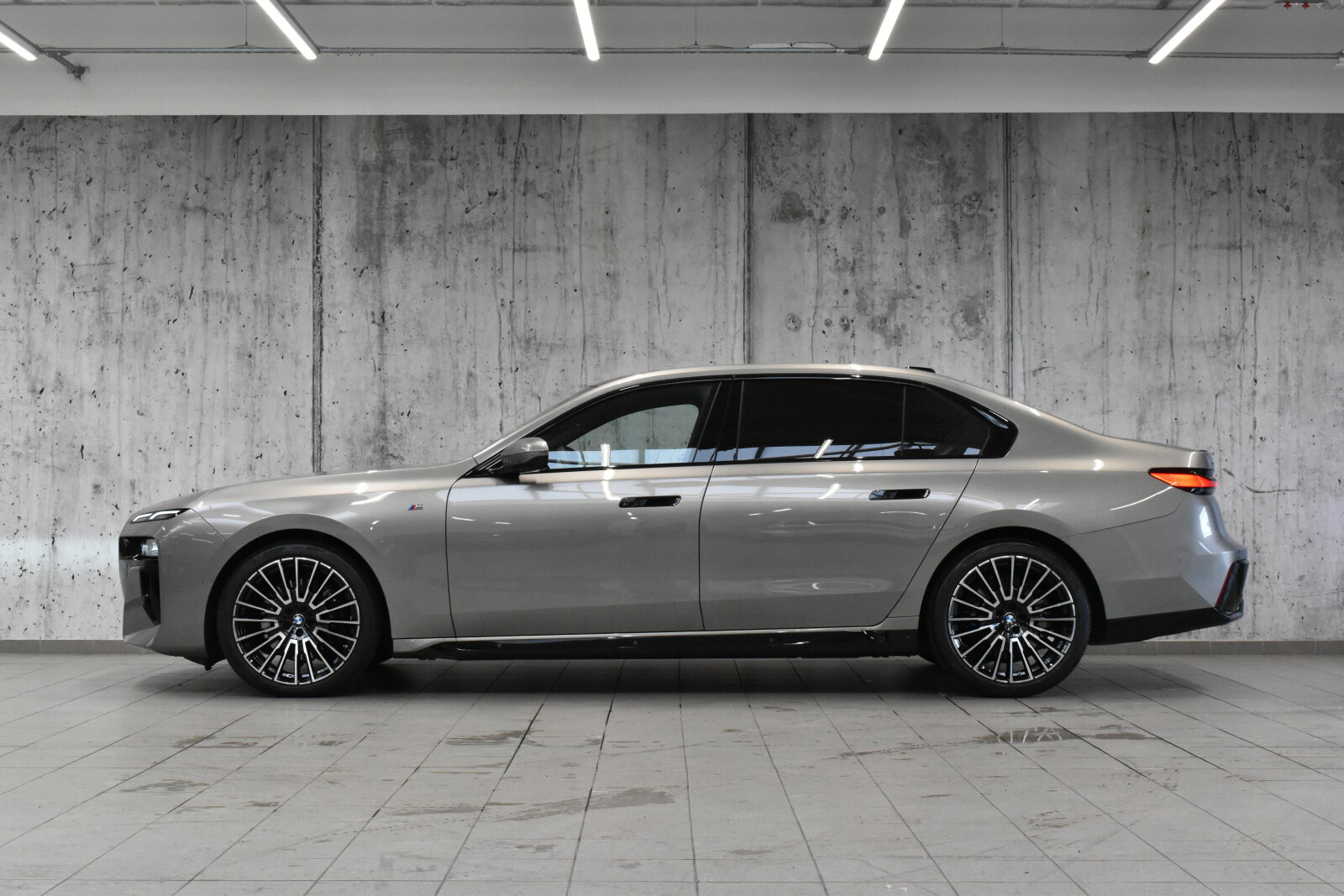 740d xDrive Limuzyna|MPakiet|Szary Oxide|Wnętrze BMW Individual