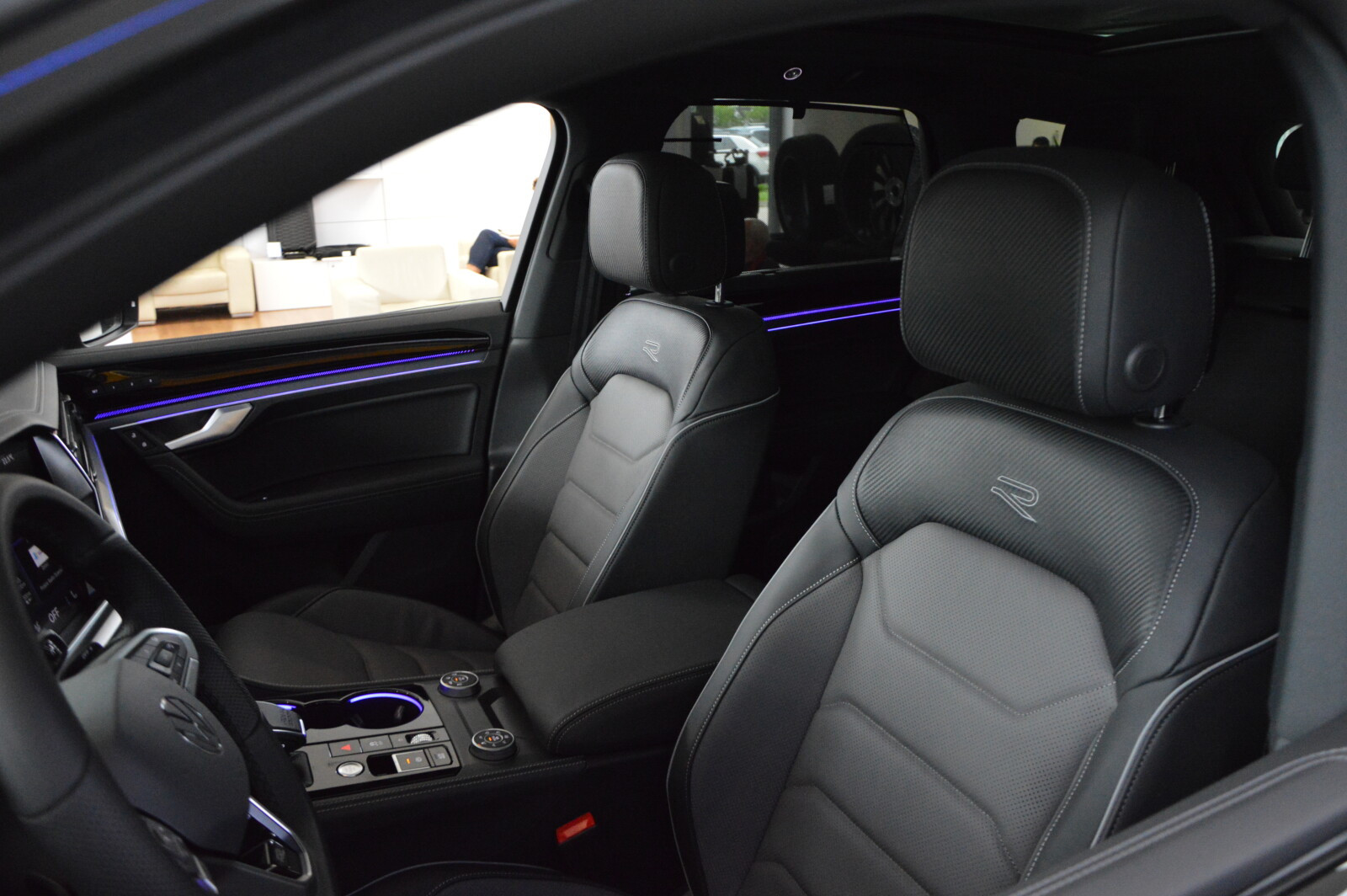 Park Assist Pro, Digital Cockpit, PanoramA, Isofix, Zawieszenie DCC