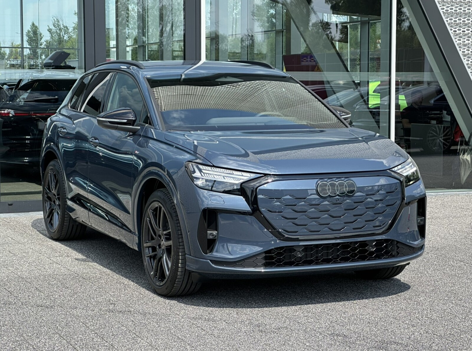 SUV Performance 210kW * Pakiet Tech Plus *