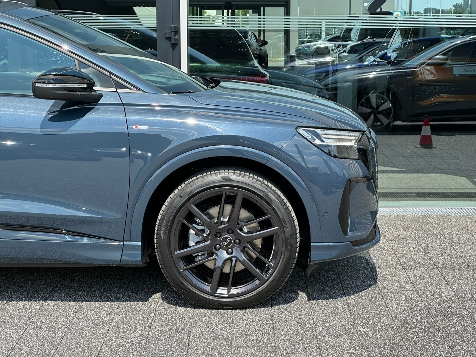 SUV Performance 210kW * Pakiet Tech Plus *