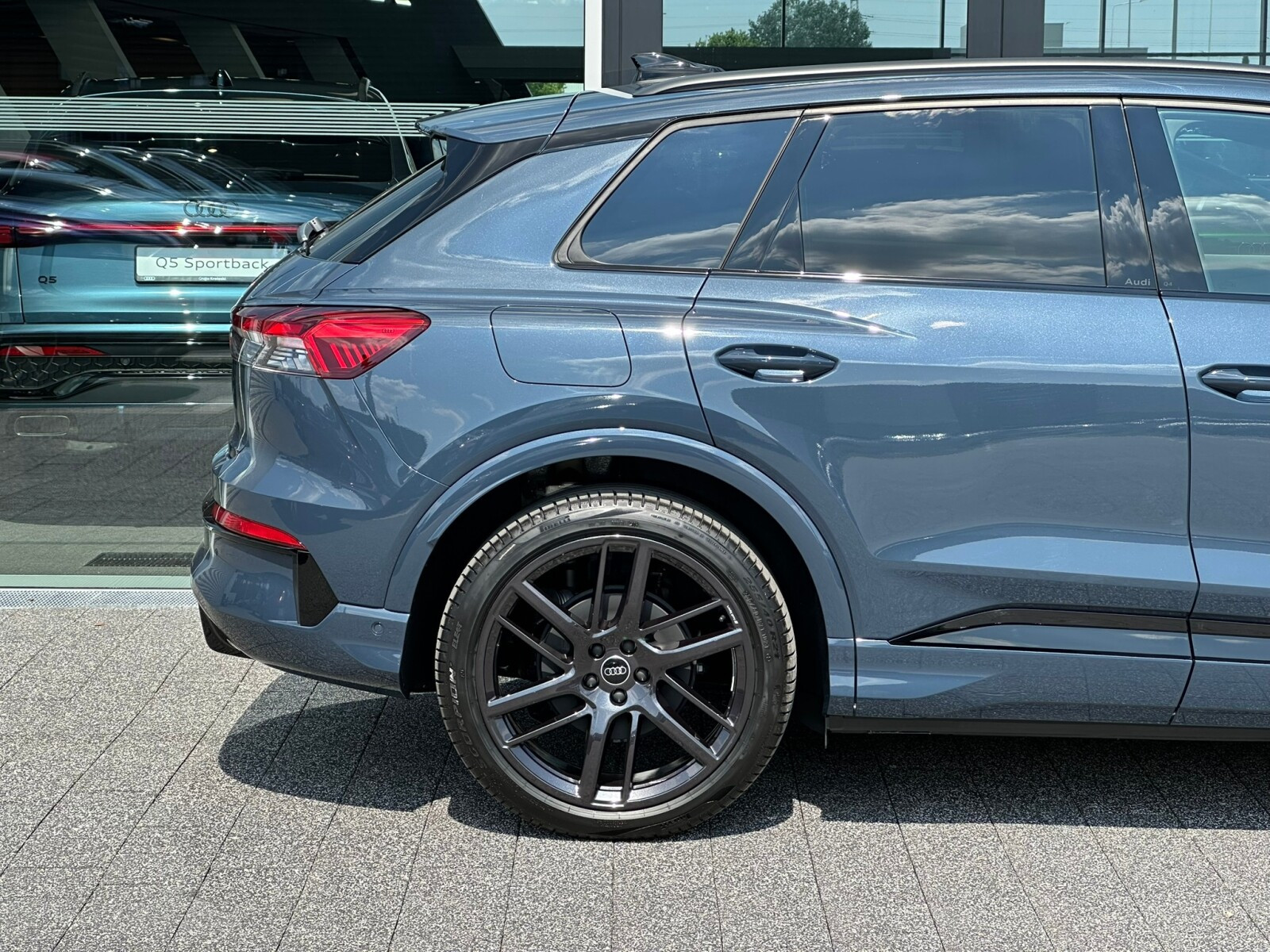 SUV Performance 210kW * Pakiet Tech Plus *