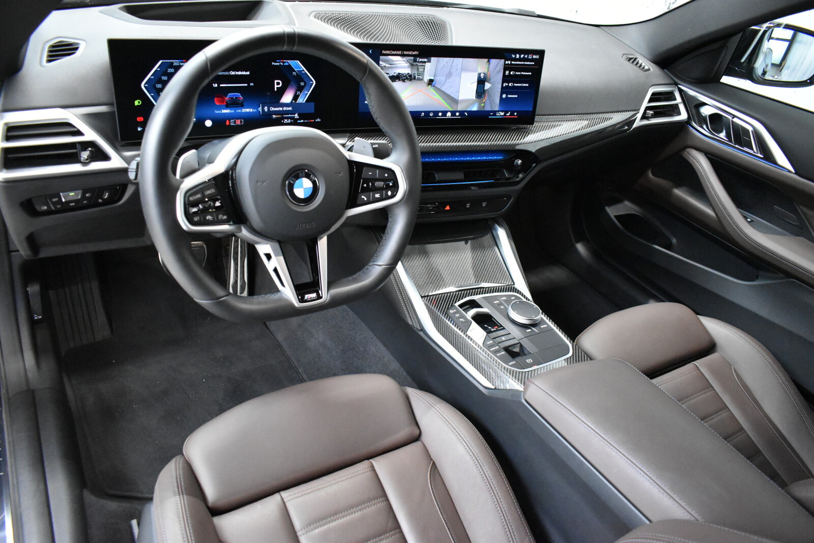 Pakiet M|Fotele sport+pam.|Akt.temp+Stop&Go|HiFi|ListwyCarbon|FV23%