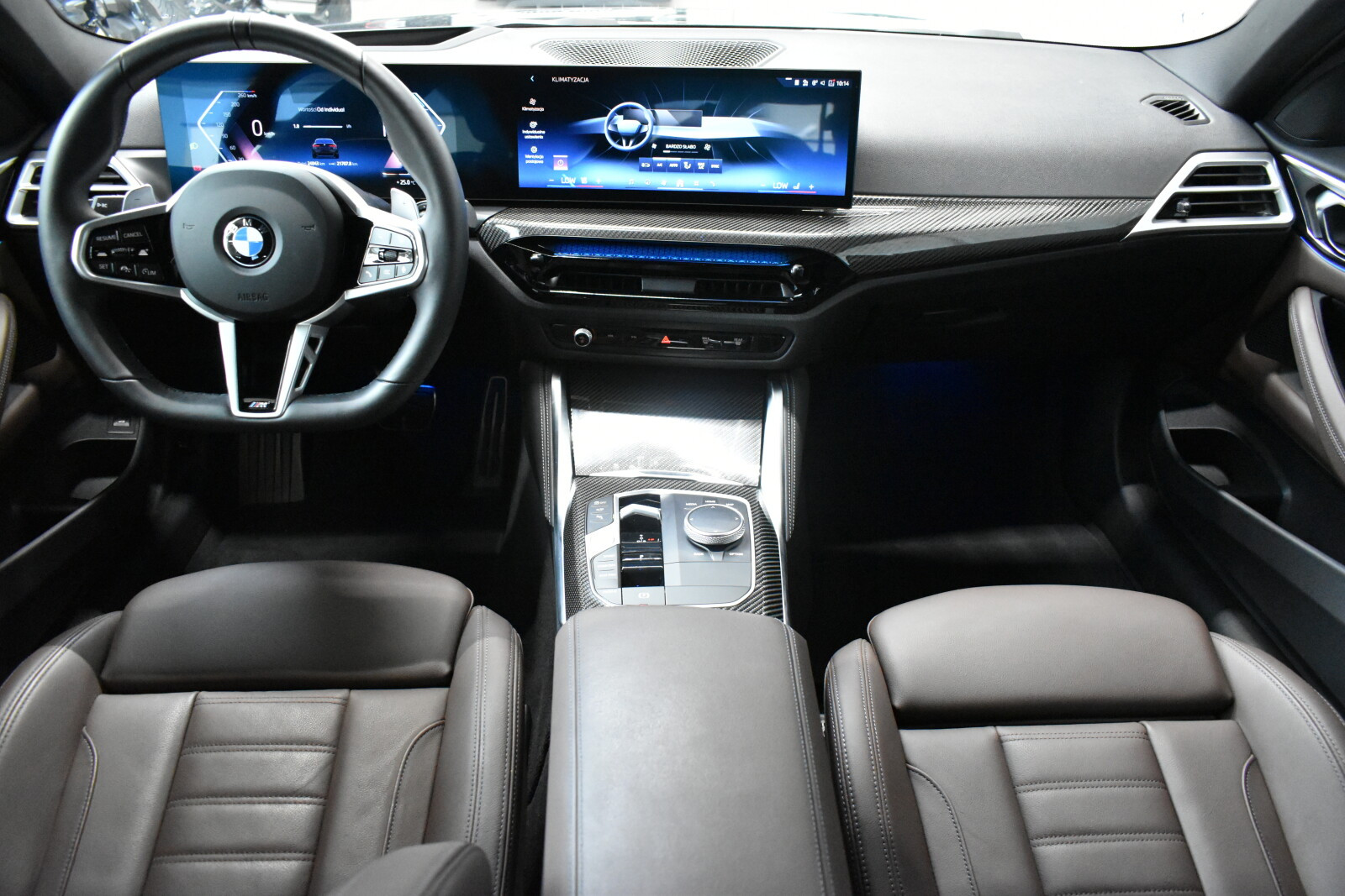 Pakiet M|Fotele sport+pam.|Akt.temp+Stop&Go|HiFi|ListwyCarbon|FV23%