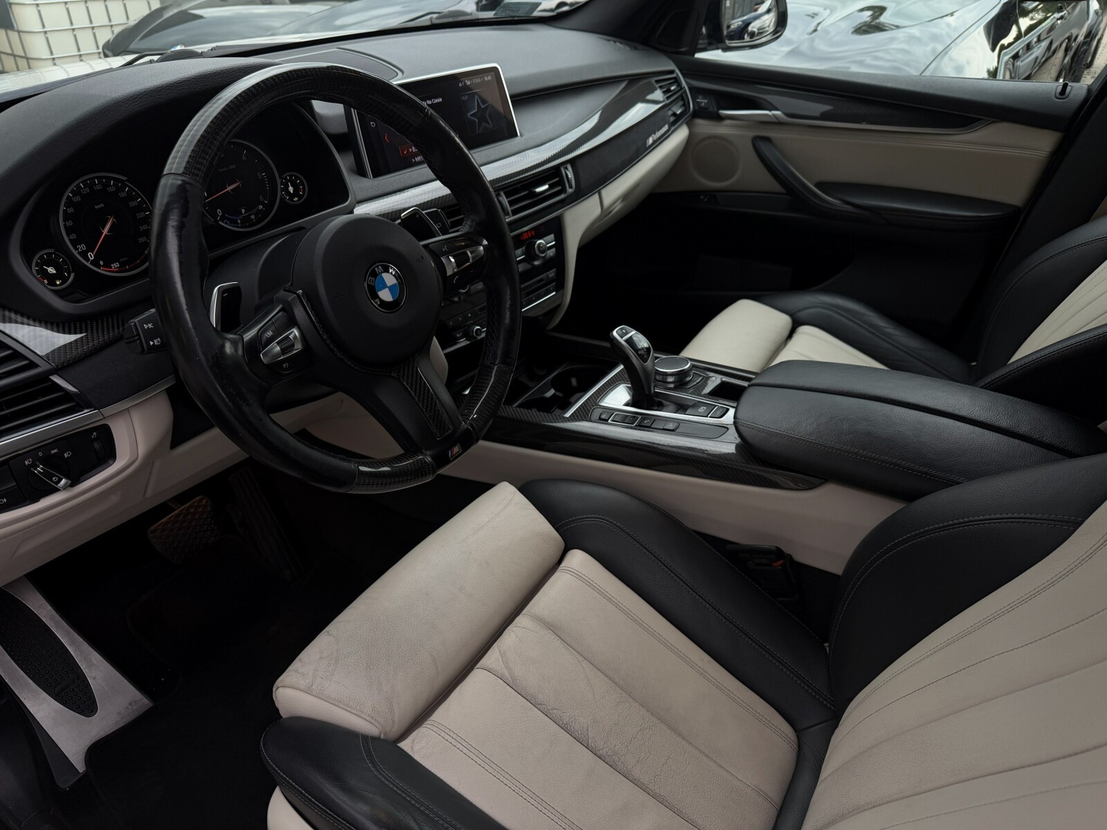 M-Performance, Fotel Komfortowy z pamięcią, Adaptacyjny  LED, Hifi