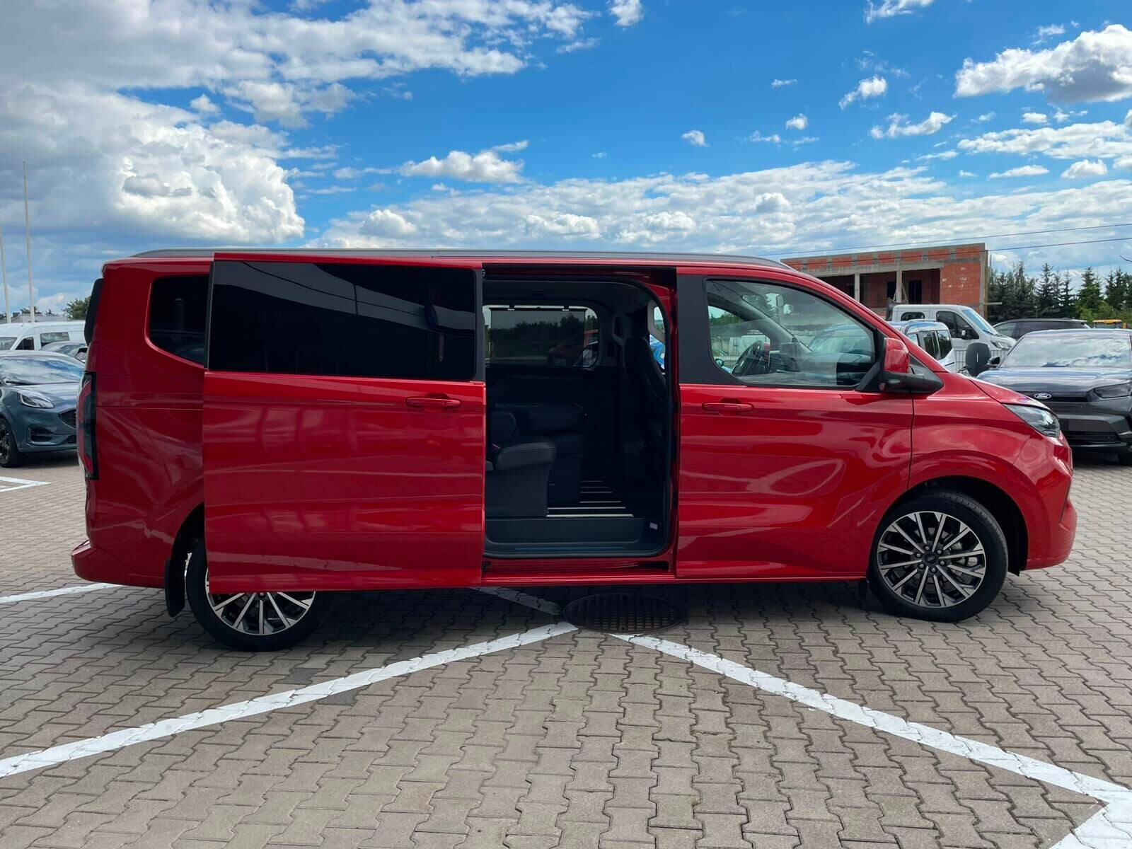 Tourneo Custom 2.0 ECOBLUE 170KM AWD Titanium X Artisan Red