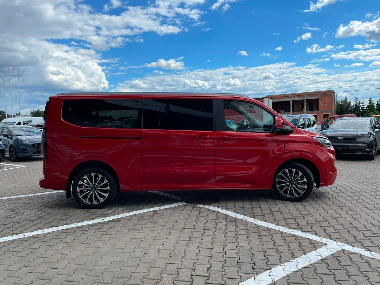 Tourneo Custom 2.0 ECOBLUE 170KM AWD Titanium X Artisan Red