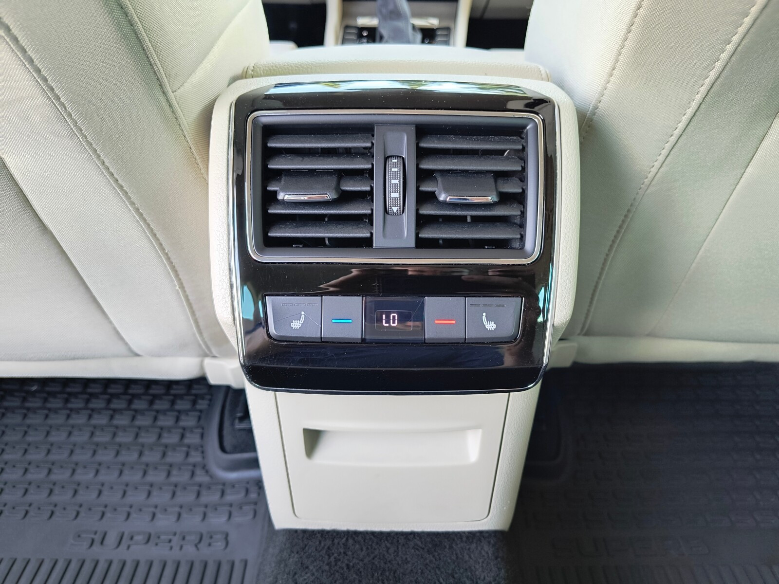 SalonPL serwis ASO 1.5TSI 150KM bezwypadkowy MatrixLED DCC Canton VAT