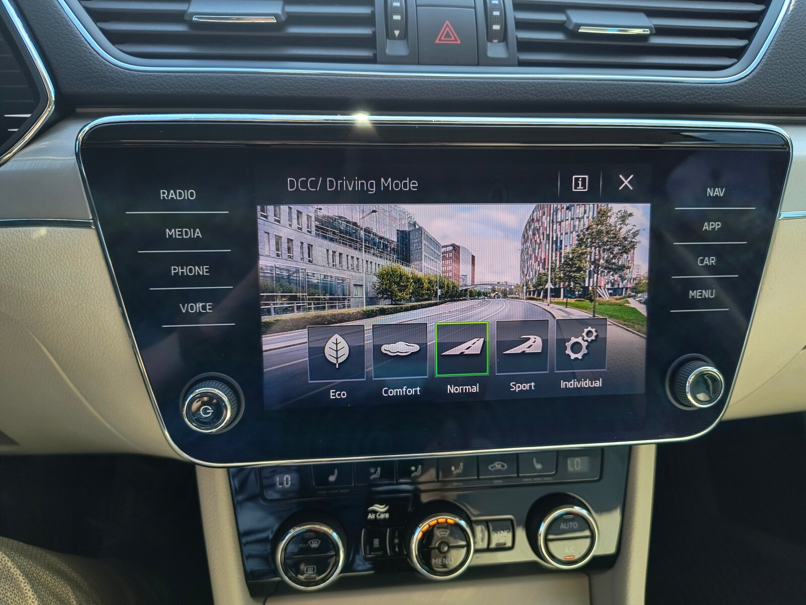 SalonPL serwis ASO 1.5TSI 150KM bezwypadkowy MatrixLED DCC Canton VAT