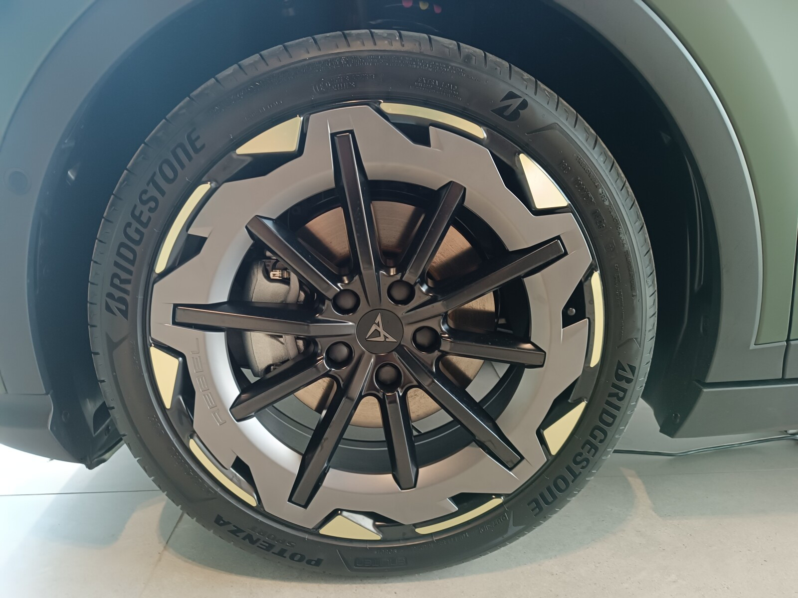 VZ Extreme Plus 52 kWh 226 KM 1-biegowa automatyczna Dostępny od Ręki!