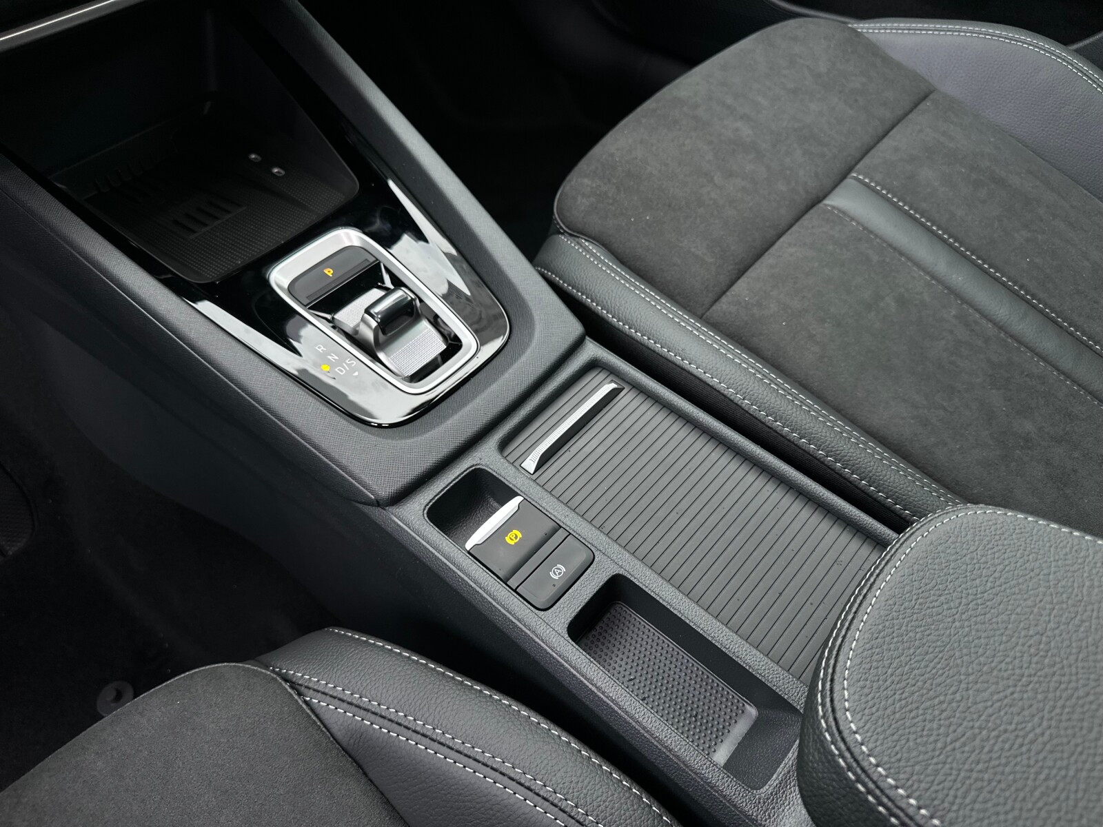 DRIVE Selection 2.0 TDI 150KM DSG Suedia Nawigacja Kamera 360 Matrix