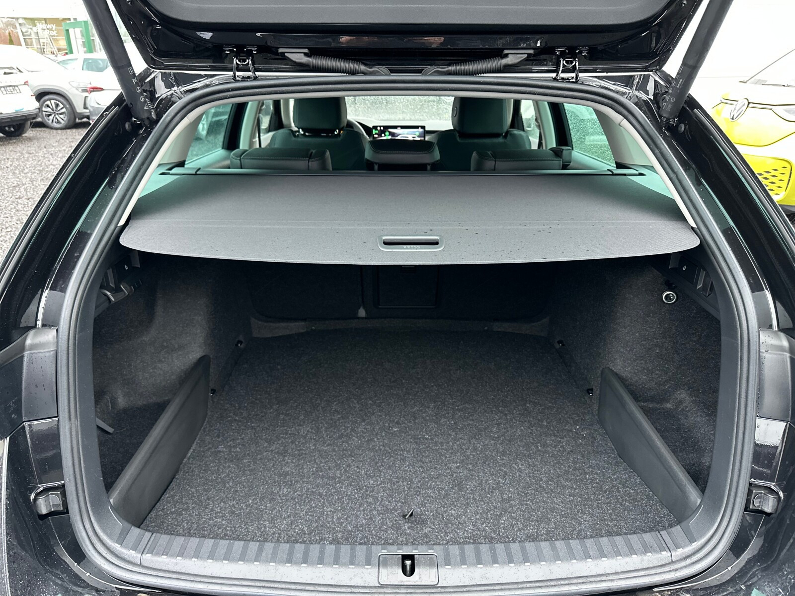 DRIVE Selection 2.0 TDI 150KM DSG Suedia Nawigacja Kamera 360 Matrix