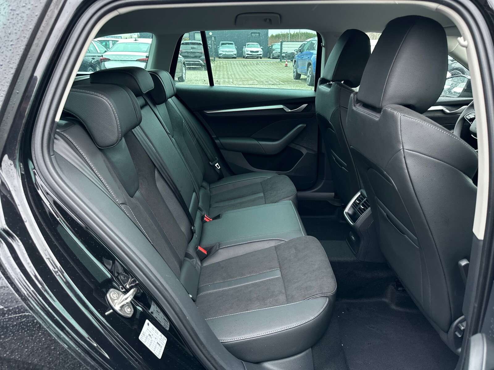 DRIVE Selection 2.0 TDI 150KM DSG Suedia Nawigacja Kamera 360 Matrix