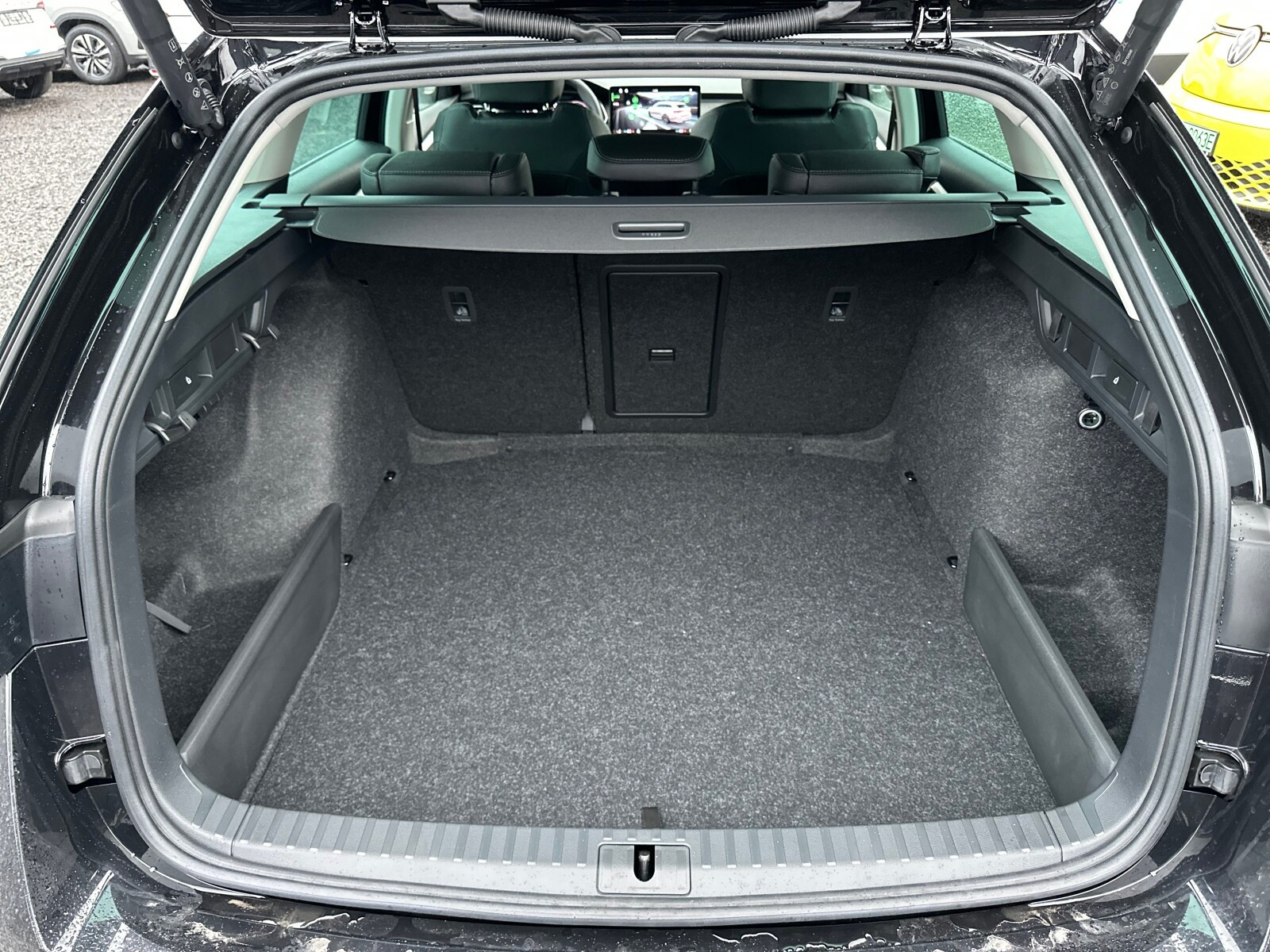 DRIVE Selection 2.0 TDI 150KM DSG Suedia Nawigacja Kamera 360 Matrix