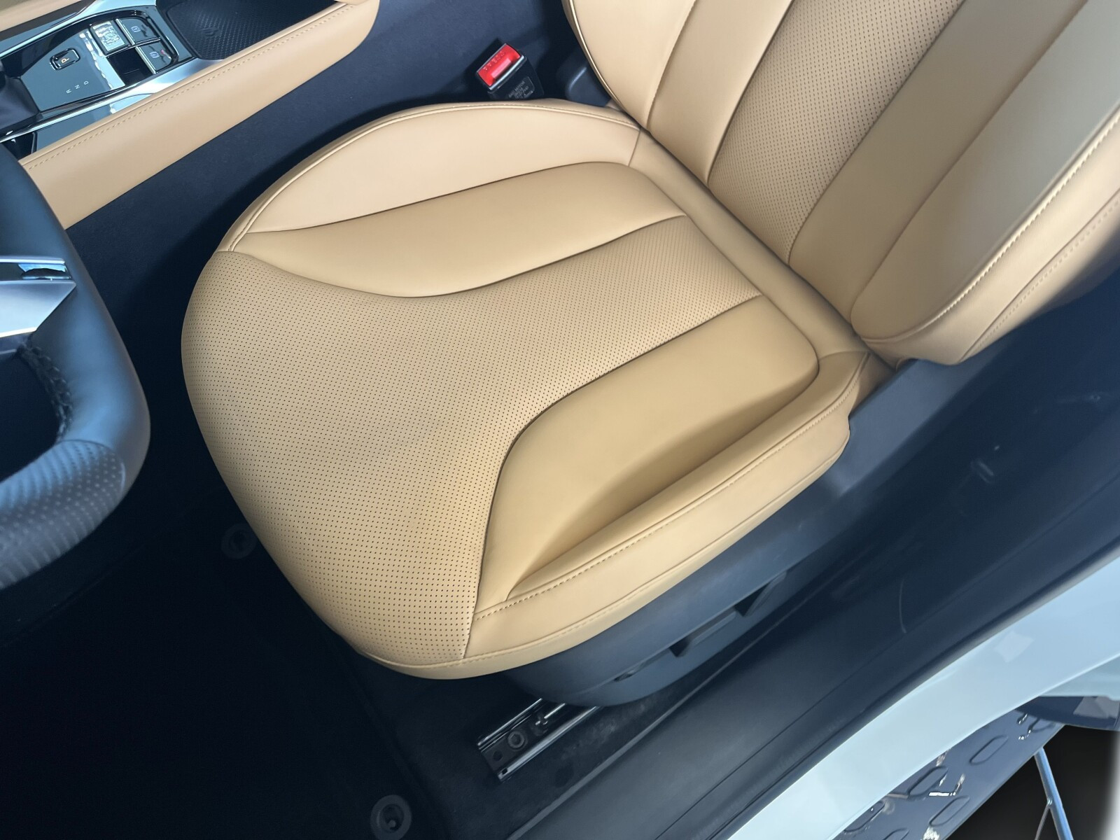 HEV+ Exclusive AT 224 KM Heat Pack DEMO