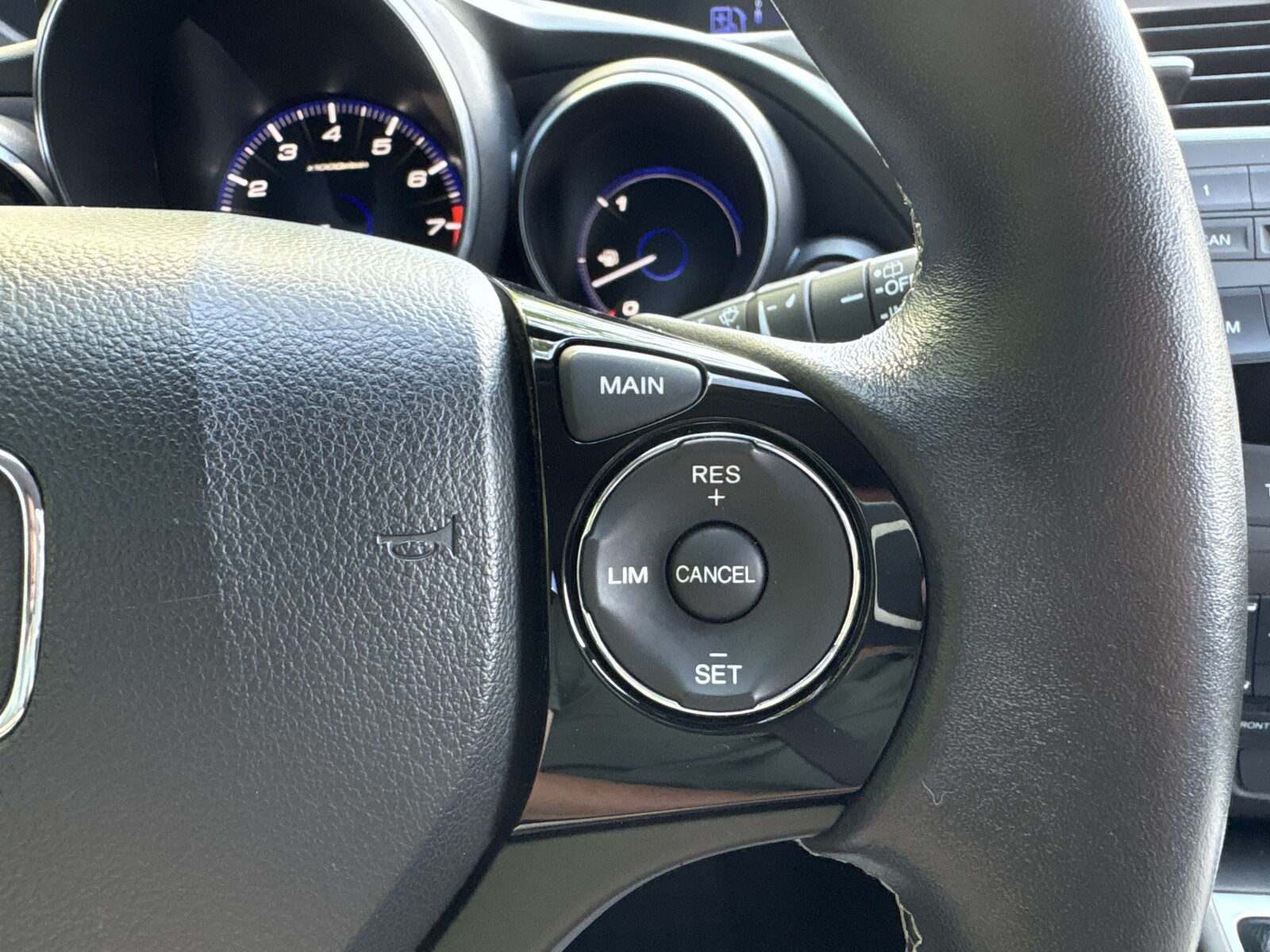 i-VTEC 142KM Tourer Sport | Climatronic | Kamera cofania | Bluetooth