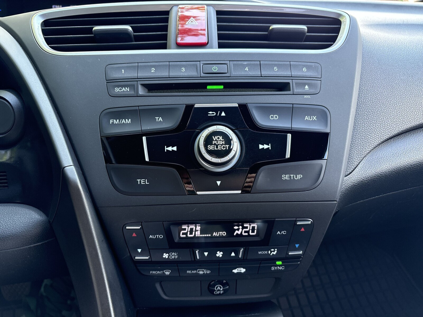 i-VTEC 142KM Tourer Sport | Climatronic | Kamera cofania | Bluetooth