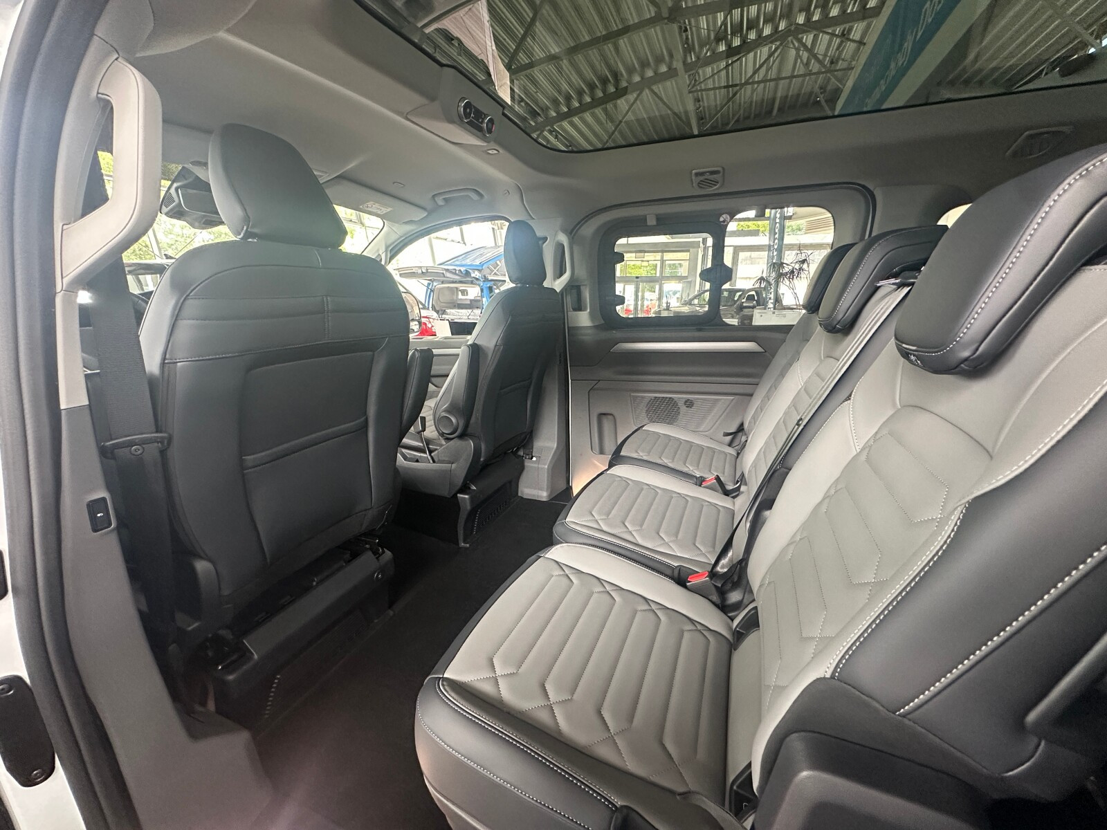 Style silnik: 2,5 l eHybrid 232 KM