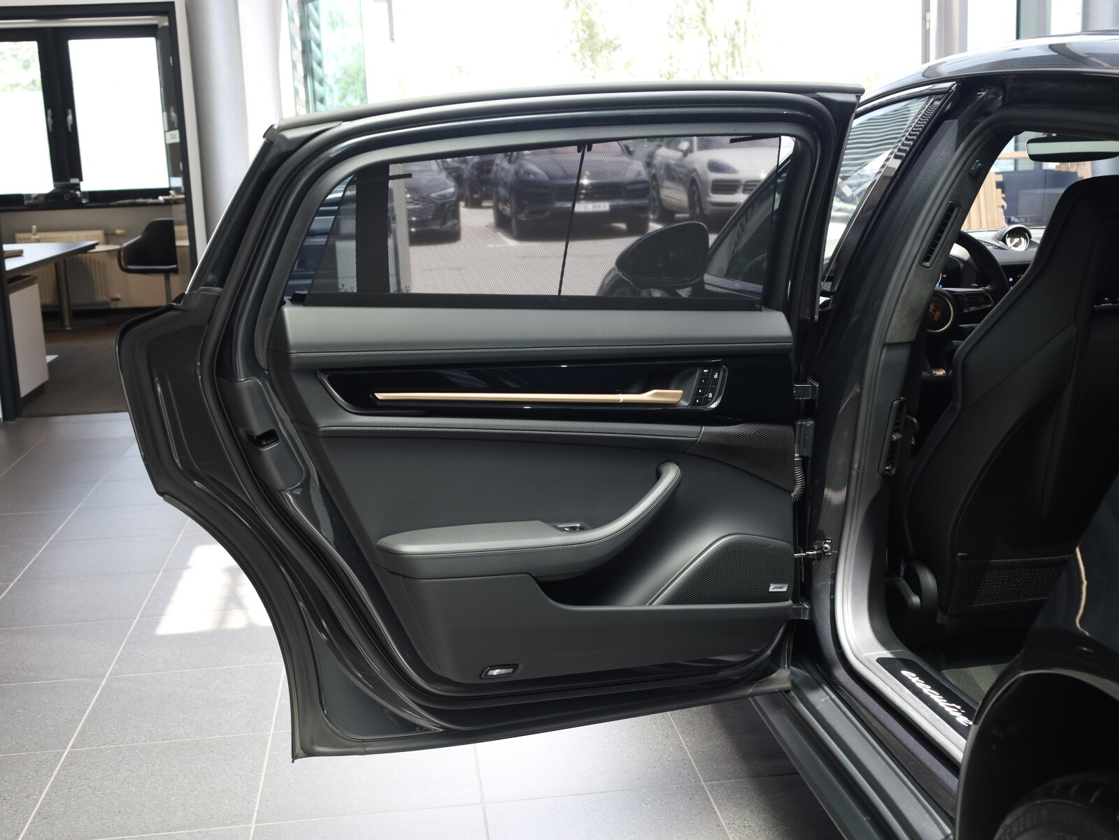 Executive 470KM ActiveRide/Skretna oś/SportDesign  WYNAJEM
