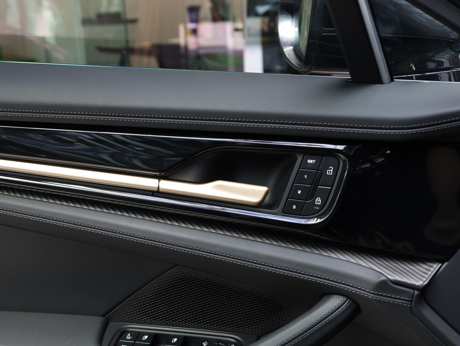 Executive 470KM ActiveRide/Skretna oś/SportDesign  WYNAJEM