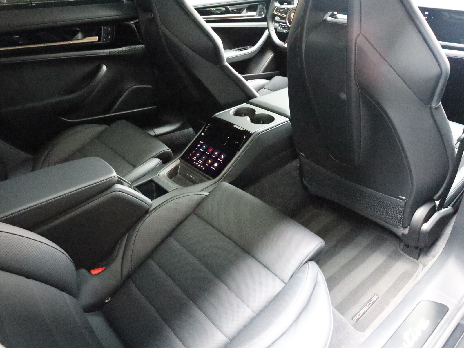 Executive 470KM ActiveRide/Skretna oś/SportDesign  WYNAJEM