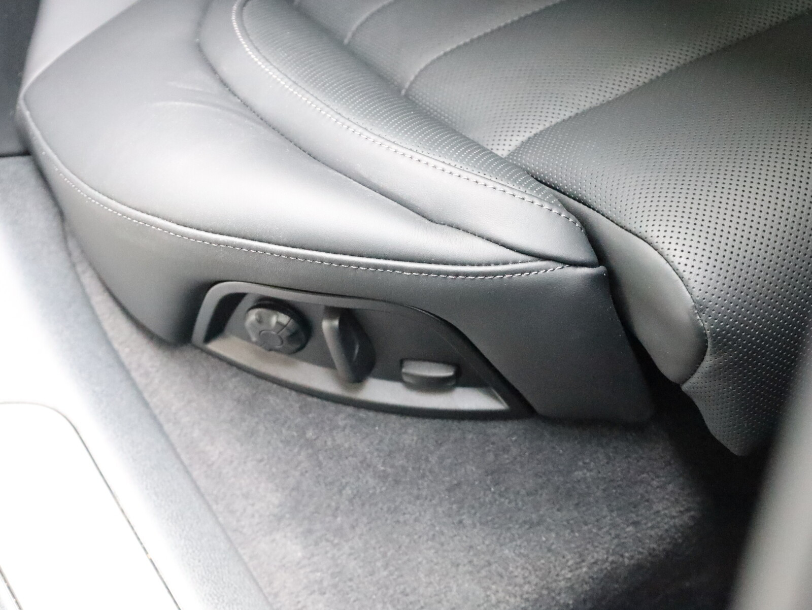 Executive 470KM ActiveRide/Skretna oś/SportDesign  WYNAJEM