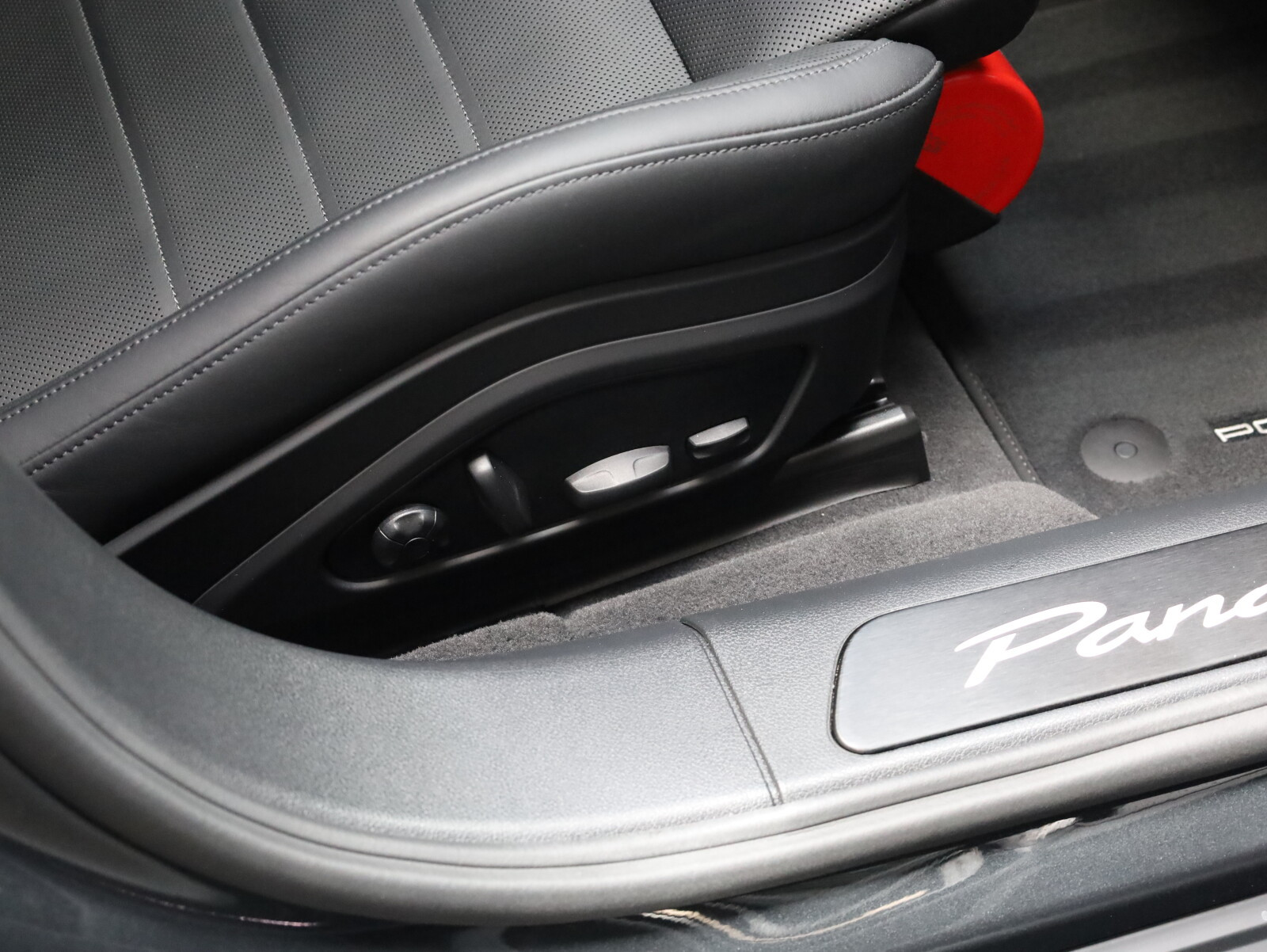 Executive 470KM ActiveRide/Skretna oś/SportDesign  WYNAJEM