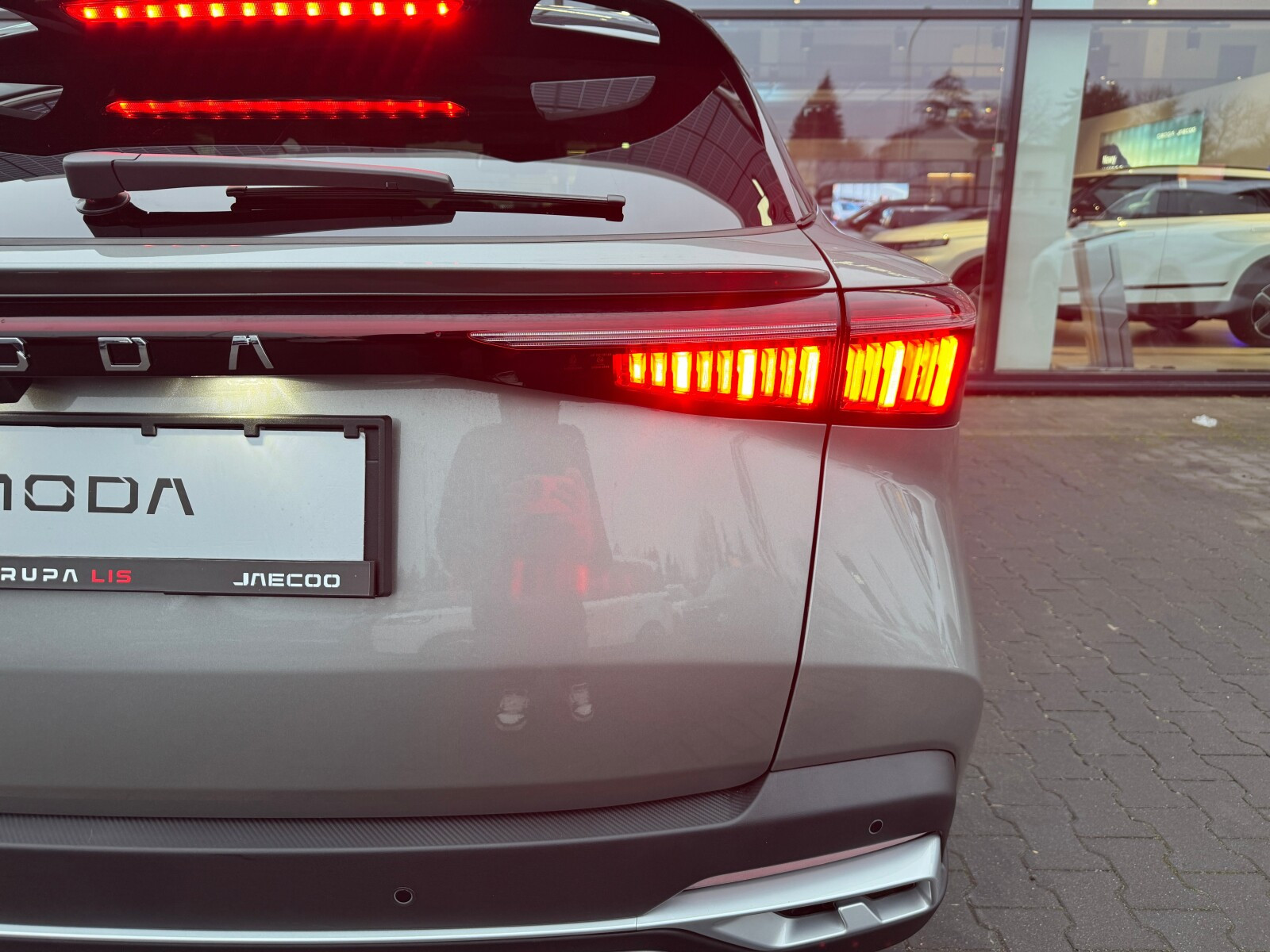 OMODA 5 HEV AvationSilver z Czarnym Dachem