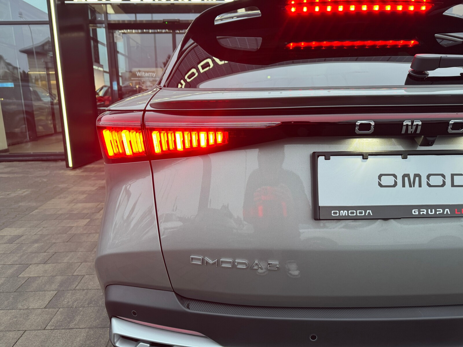 OMODA 5 HEV AvationSilver z Czarnym Dachem