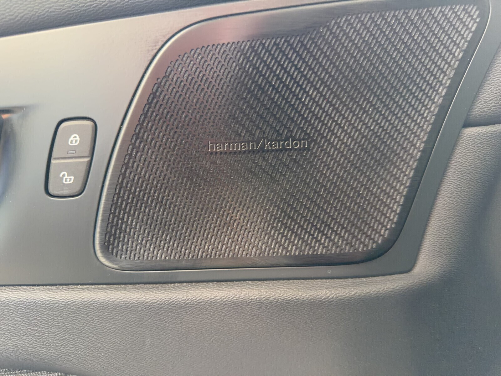 2.0 B4 D Momentum Pro AWD mhev 197 KM Automat FV Vat 23%