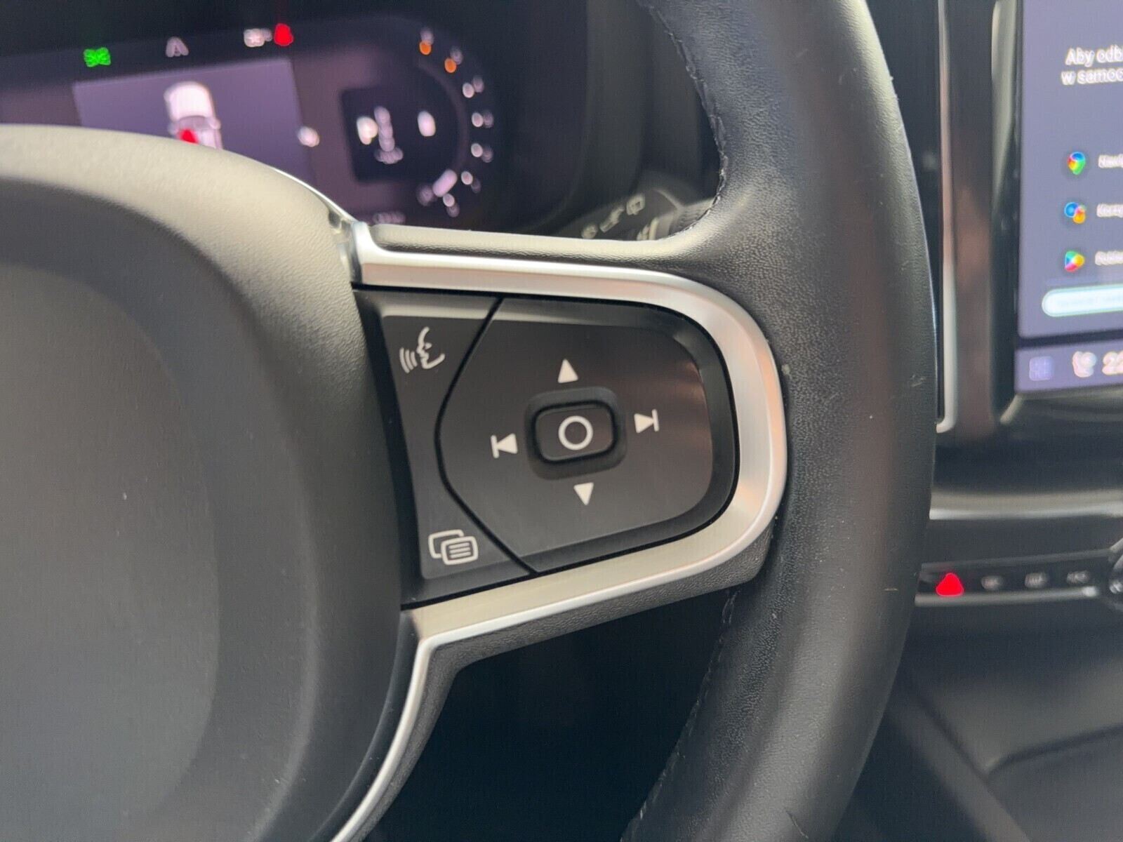 2.0 B4 D Momentum Pro AWD mhev 197 KM Automat FV Vat 23%