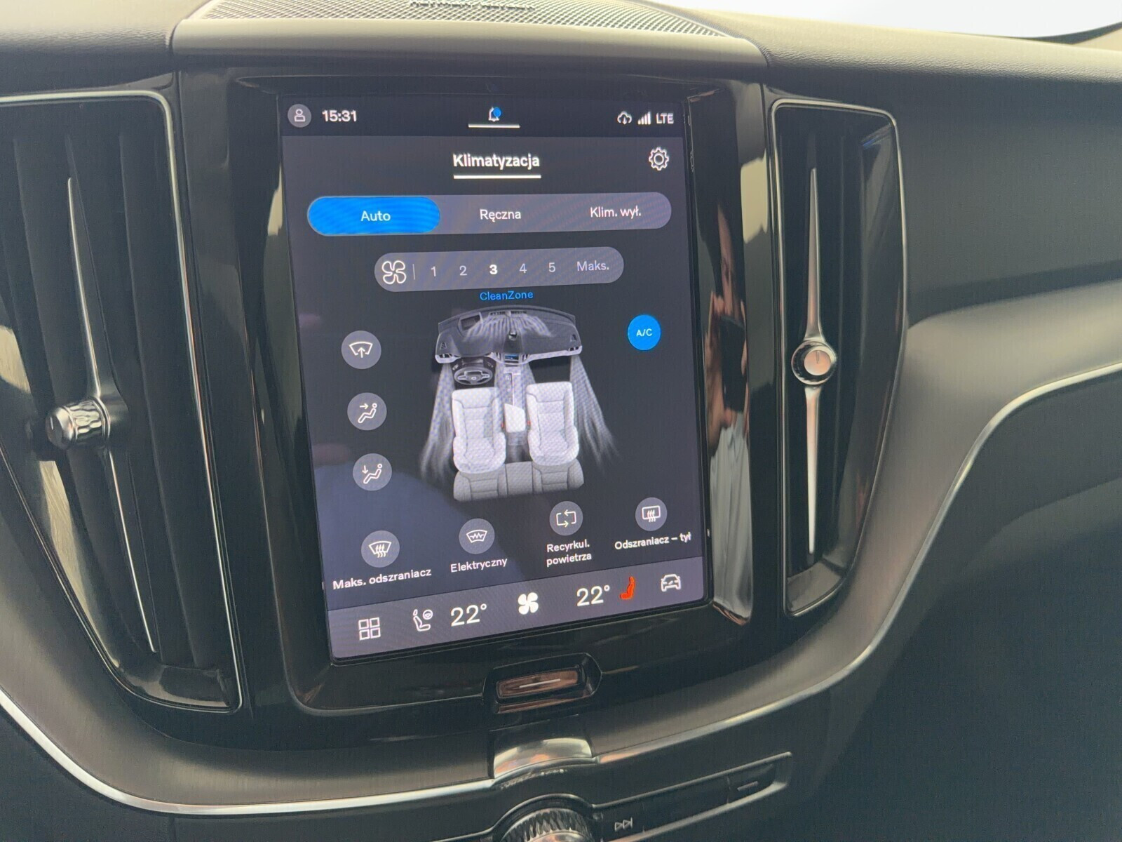 2.0 B4 D Momentum Pro AWD mhev 197 KM Automat FV Vat 23%
