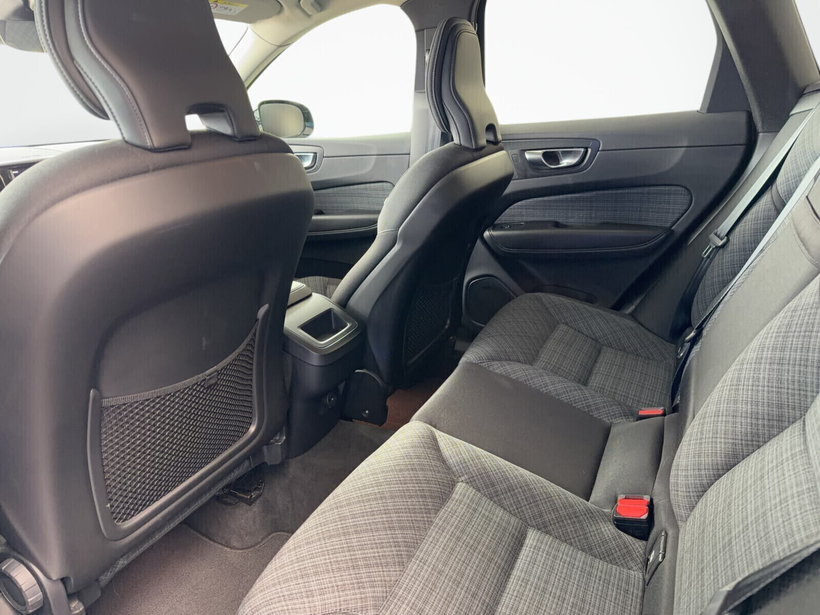 2.0 B4 D Momentum Pro AWD mhev 197 KM Automat FV Vat 23%