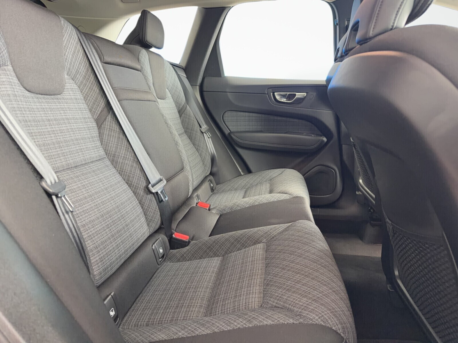 2.0 B4 D Momentum Pro AWD mhev 197 KM Automat FV Vat 23%