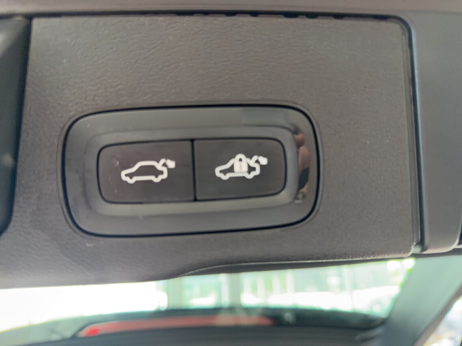 2.0 B4 D Momentum Pro AWD mhev 197 KM Automat FV Vat 23%