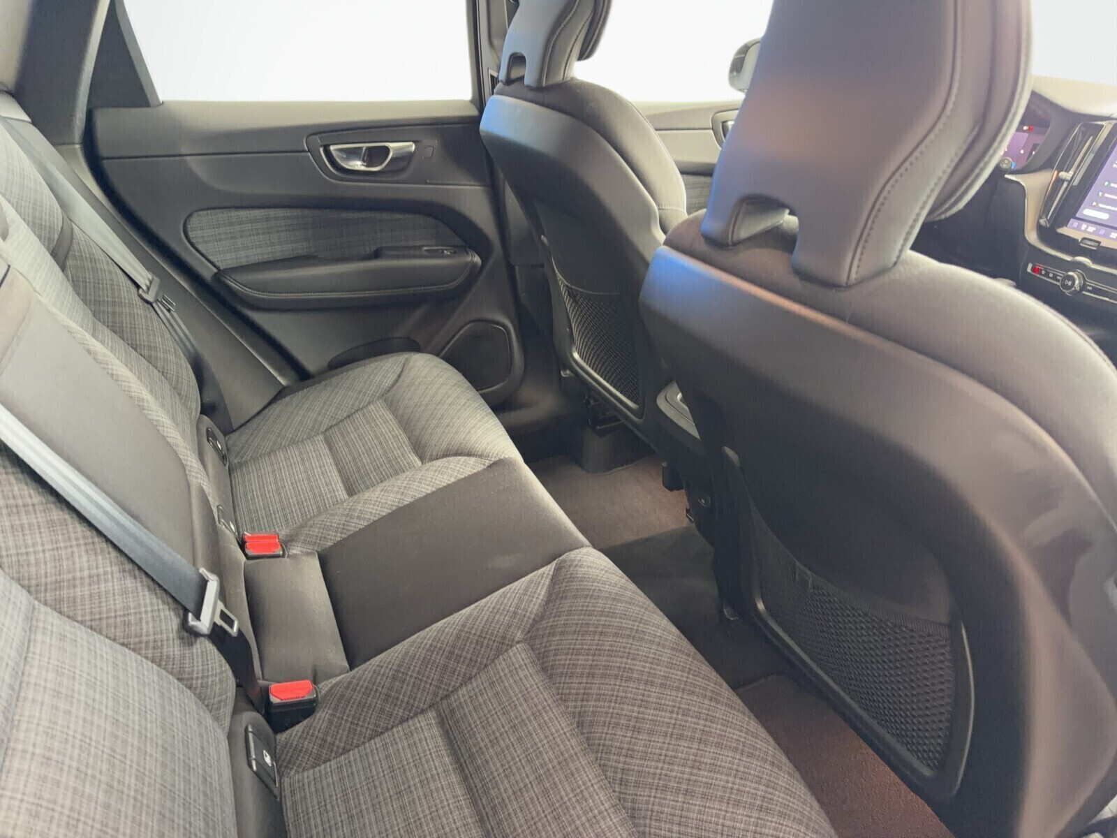 2.0 B4 D Momentum Pro AWD mhev 197 KM Automat FV Vat 23%