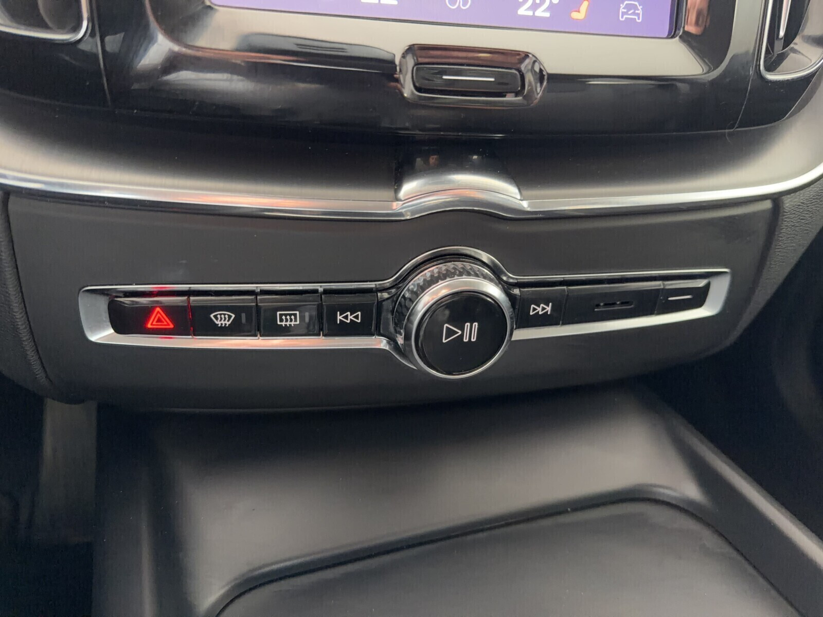 2.0 B4 D Momentum Pro AWD mhev 197 KM Automat FV Vat 23%