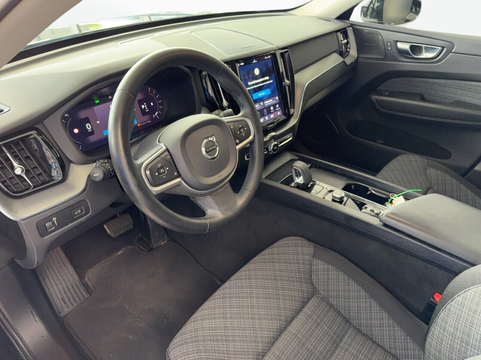 2.0 B4 D Momentum Pro AWD mhev 197 KM Automat FV Vat 23%