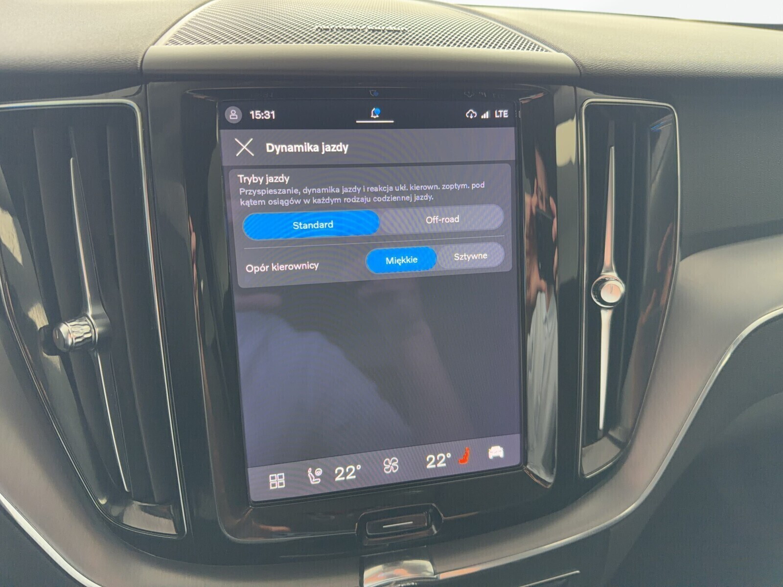 2.0 B4 D Momentum Pro AWD mhev 197 KM Automat FV Vat 23%