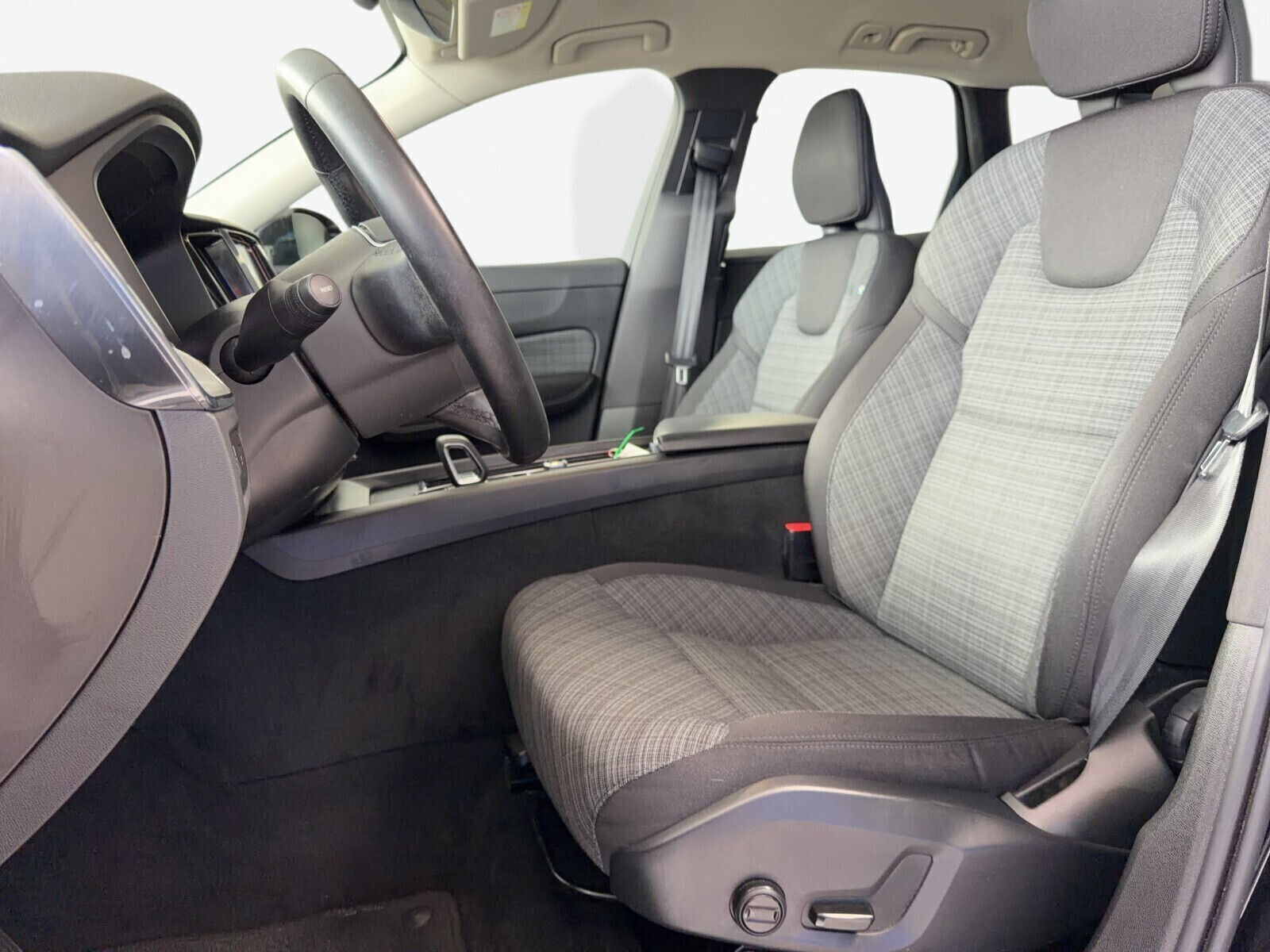2.0 B4 D Momentum Pro AWD mhev 197 KM Automat FV Vat 23%