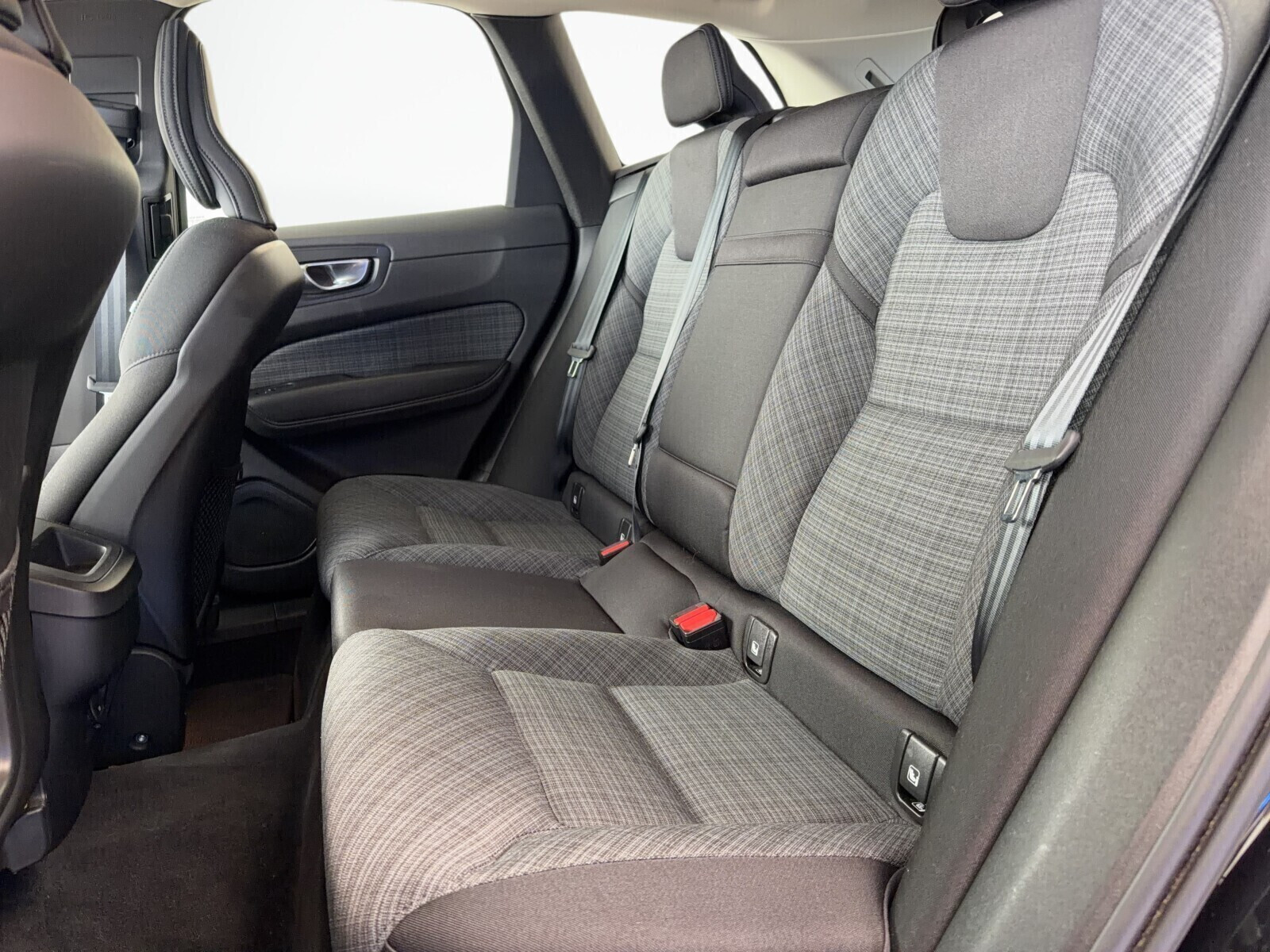 2.0 B4 D Momentum Pro AWD mhev 197 KM Automat FV Vat 23%