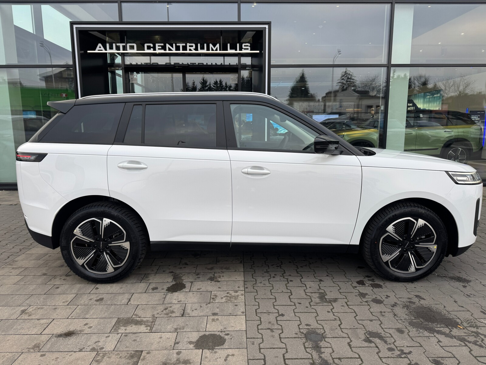 Jaecoo 5 Premium Snow White z jasnym wnętrzem