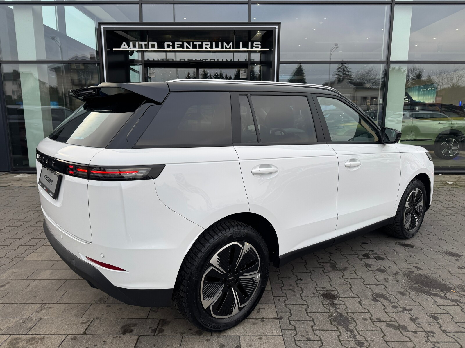 Jaecoo 5 Premium Snow White z jasnym wnętrzem