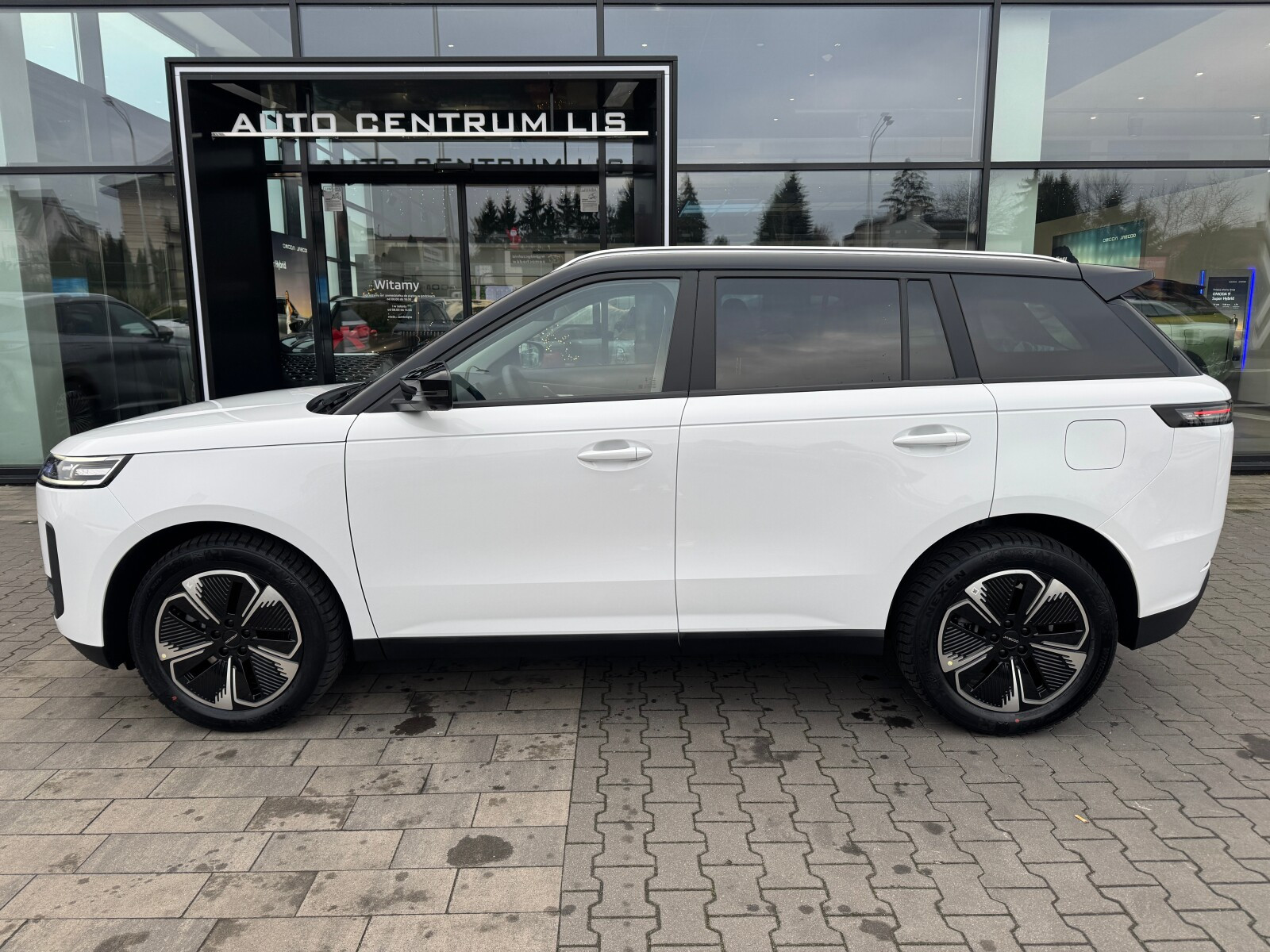 Jaecoo 5 Premium Snow White z jasnym wnętrzem