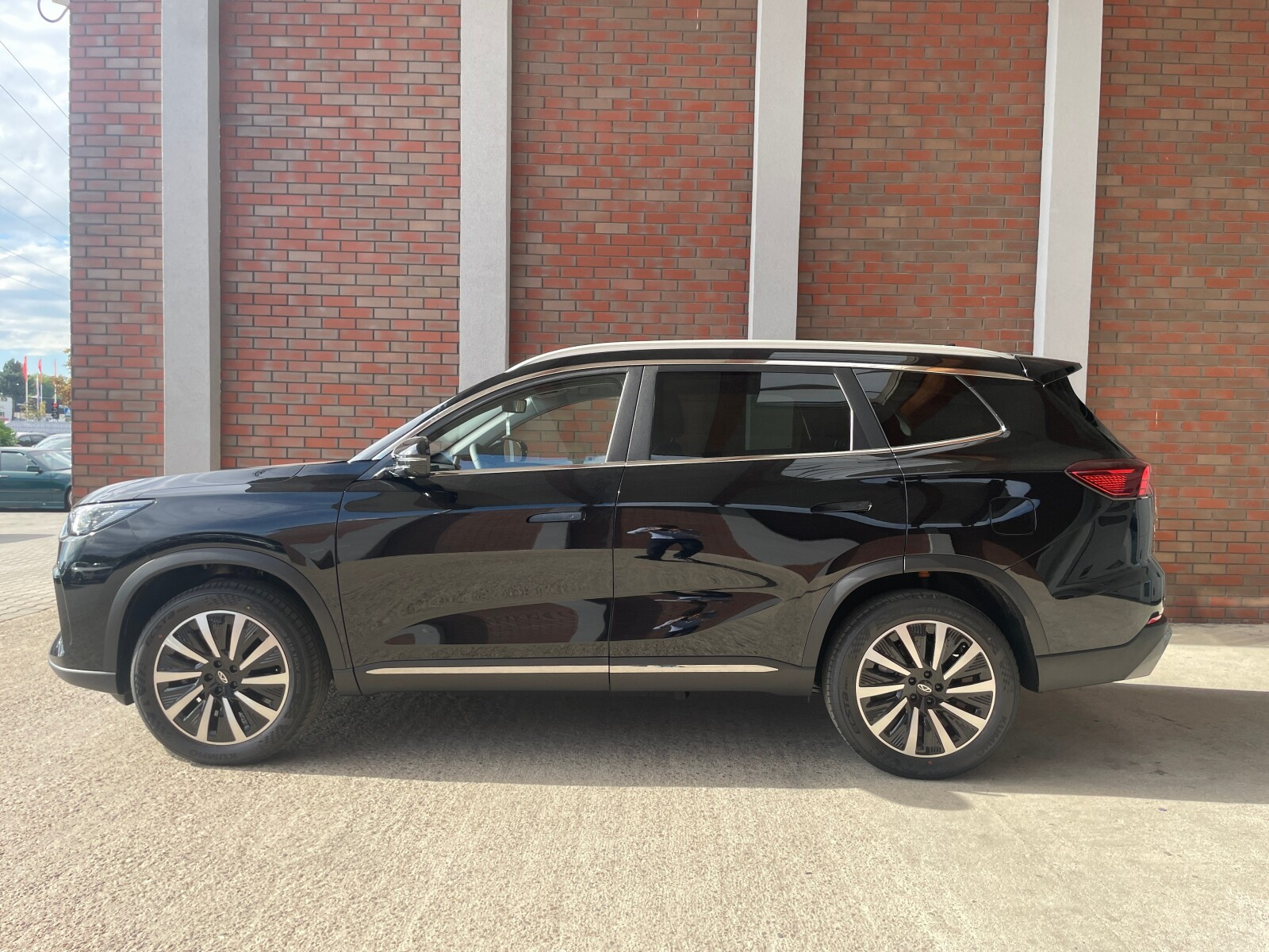 Prestige PHEV dostępny od ręki